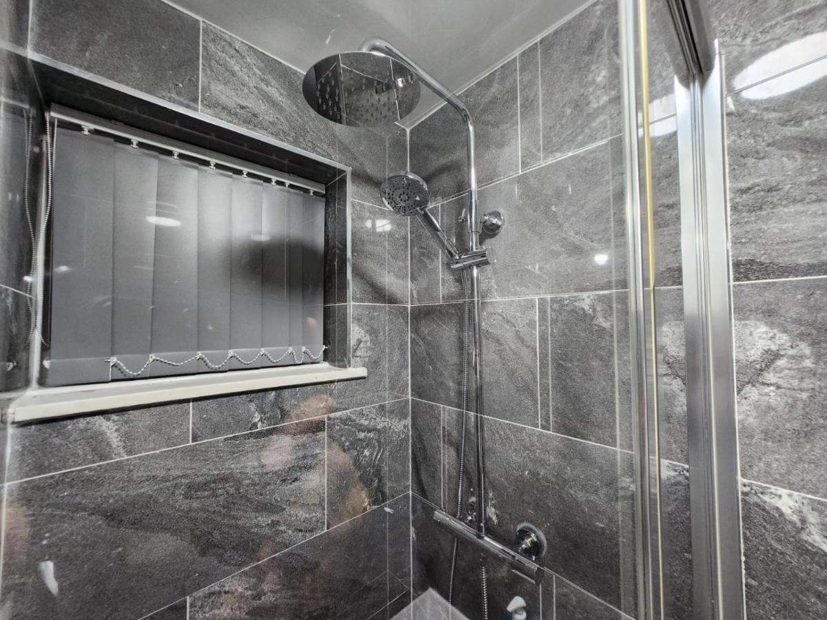4 Bedroom 2 Bathroom Shared House - Near Bhx And Nec Бірмінгем Екстер'єр фото
