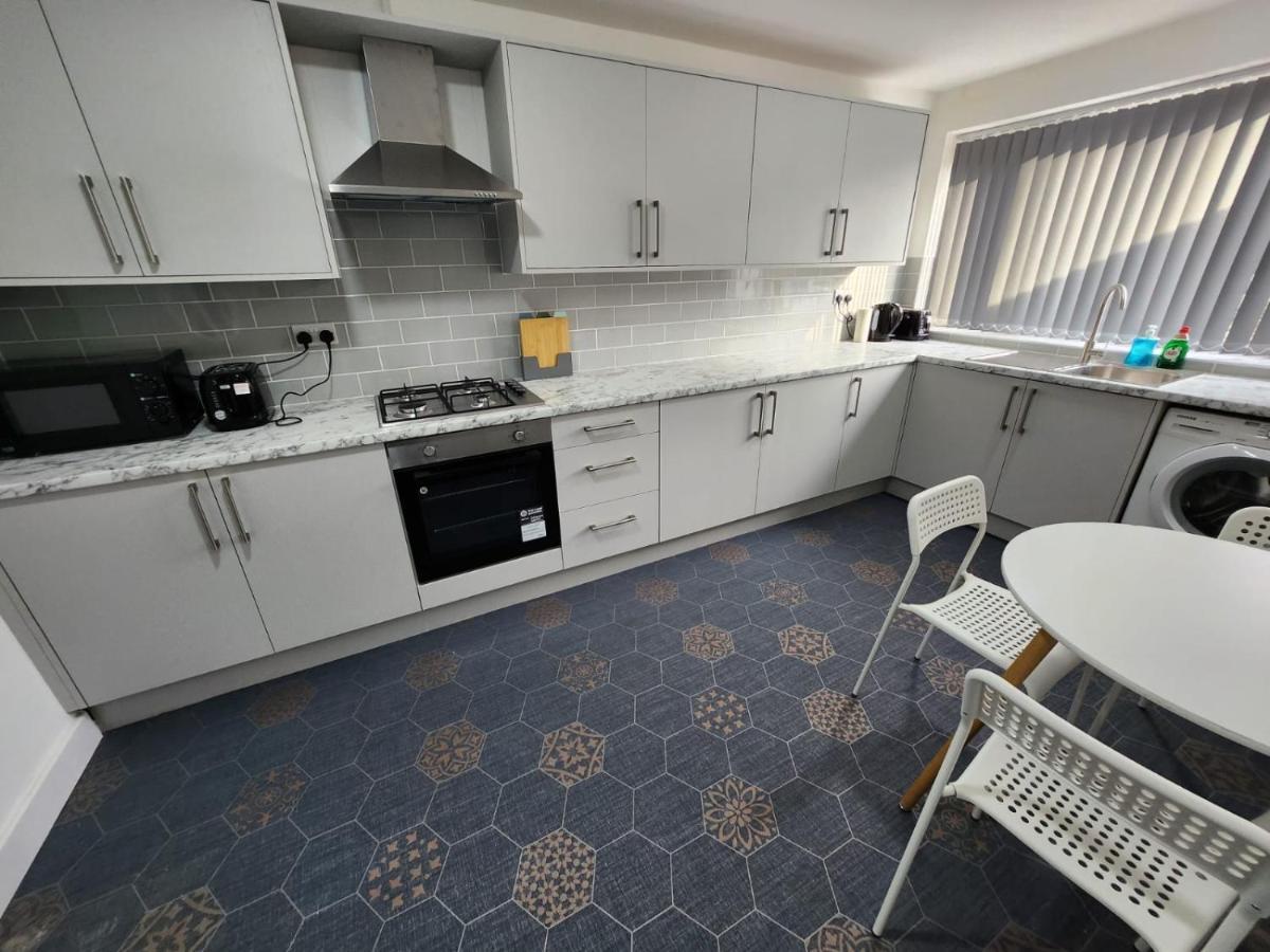 4 Bedroom 2 Bathroom Shared House - Near Bhx And Nec Бірмінгем Екстер'єр фото